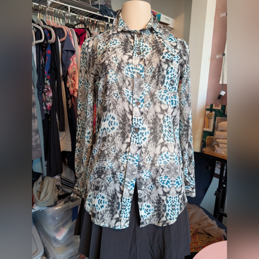 Two By Vince Camuto Stylish Blue and Black Patterned Blouse Size XS